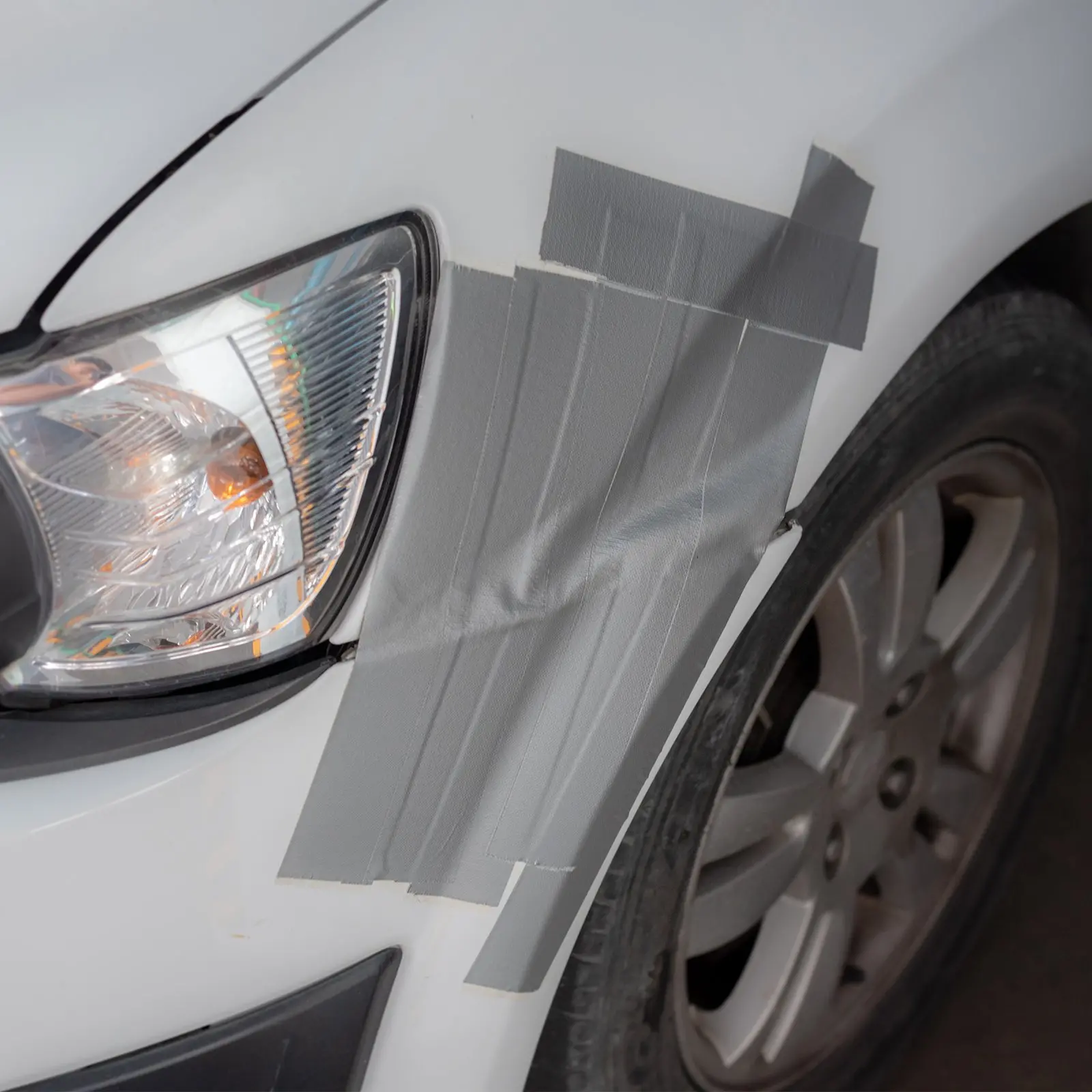 VEVOR 5-Pack Duct Tape, 2 in x 30 Yards, No Residue Strong Adhesive Waterproof Temperature-Resistant Heavy Duty Duct Tape, Tear by Hand, for Indoor Outdoor Repair, Industrial, All Weather, Sliver - Image 7